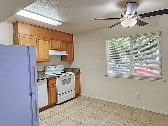 4th image of 1328 D St APT 9