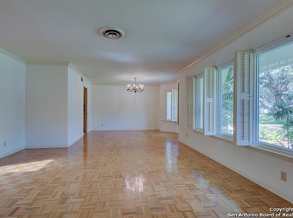 3rd image of 330 Royal Oaks Dr