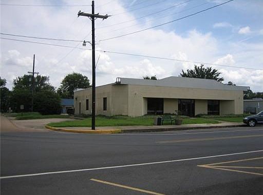 2nd image of 500 Ulster Ave