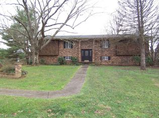 175 2nd Ave E, Ravenswood, WV 26164