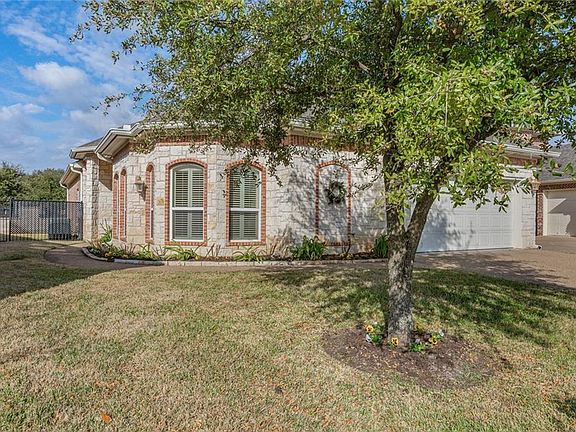 3rd image of 1325 Windstone Dr