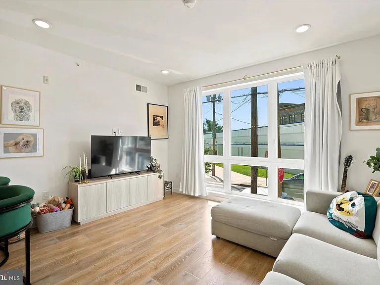 1729 Francis St #1 — Photo 11