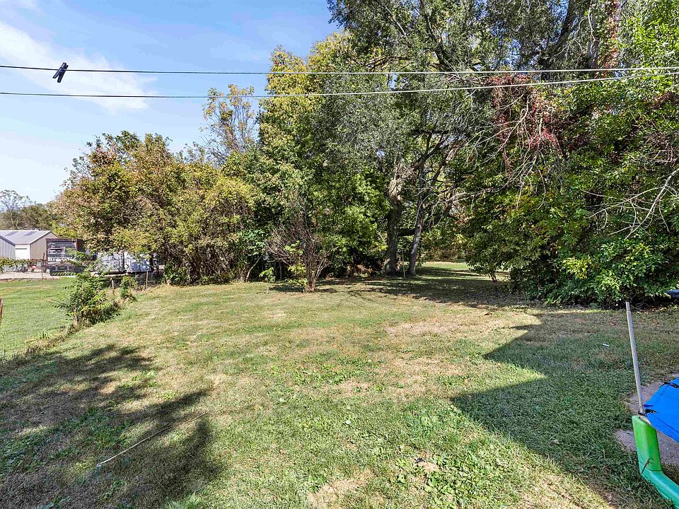 2nd image of 940 E Shawnee St
