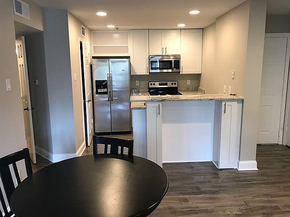 2nd image of 1524 Lincoln Way APT 402