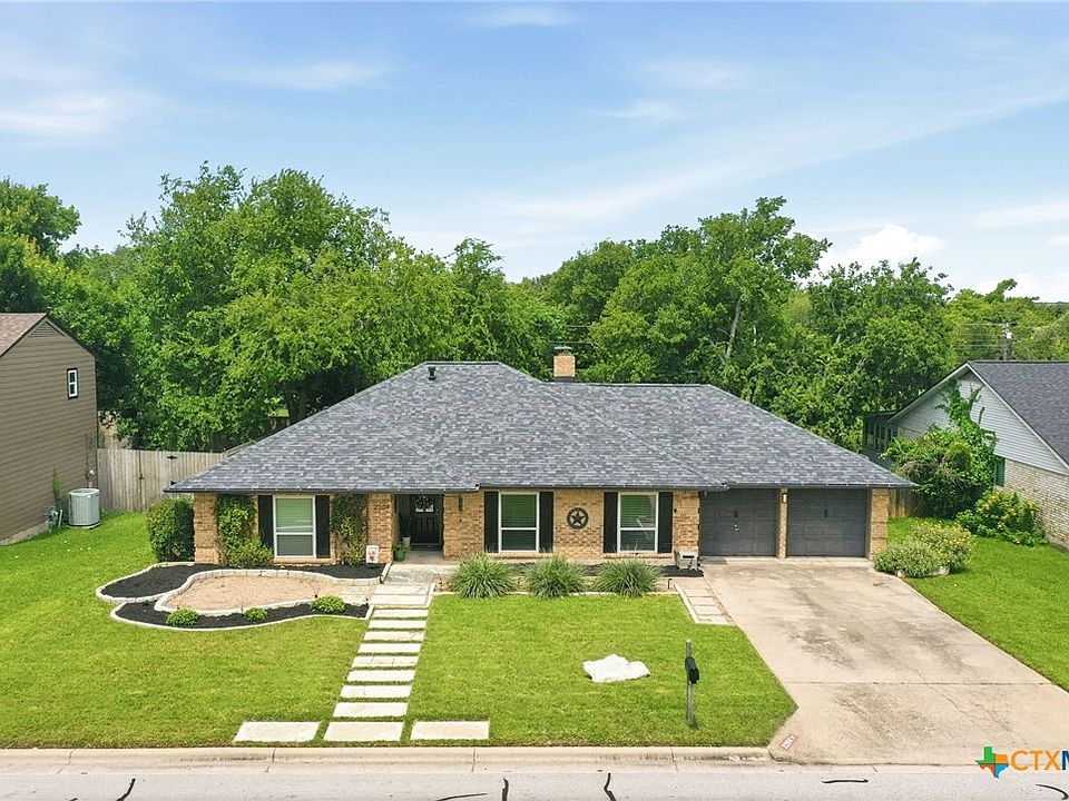 1st image of 2204 Creekview Dr