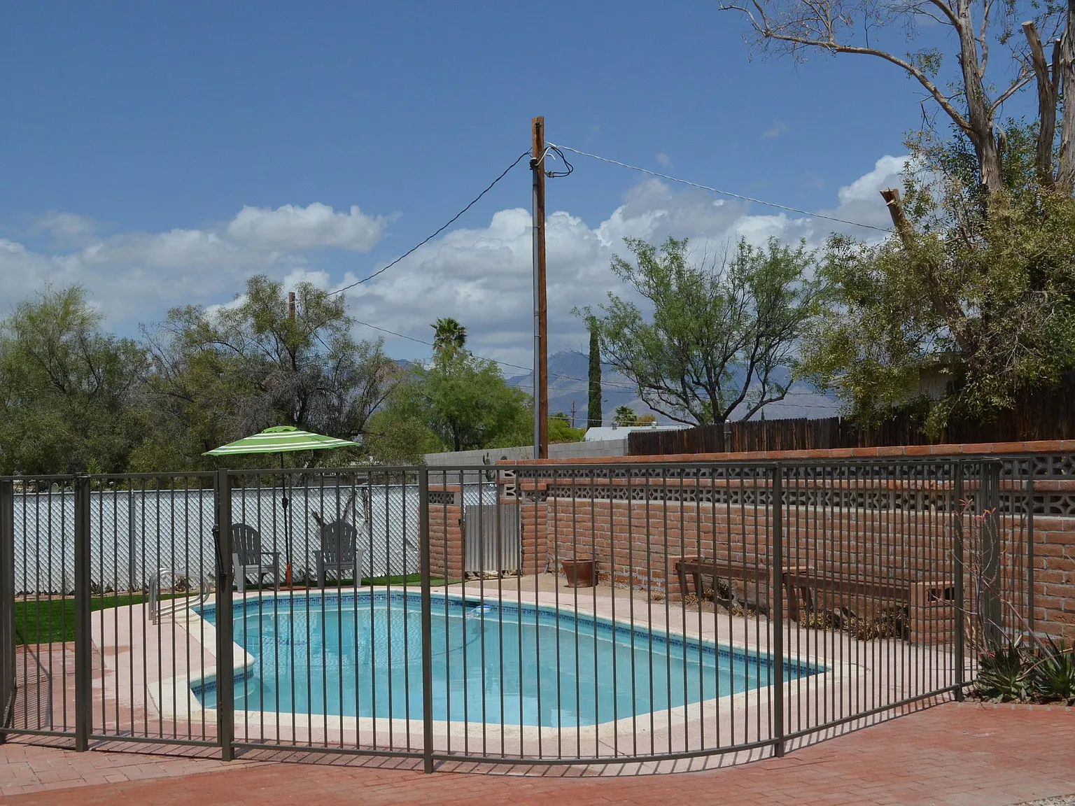 5 bed, 3.0 bath, 1972 sqft, $2,400 — Photo 2