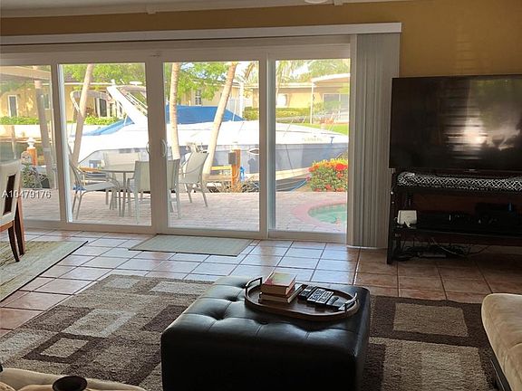 4th image of 800 SE 5th Ave #0