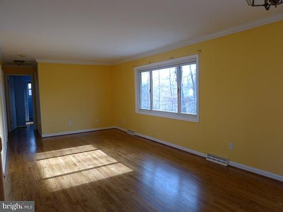 3rd image of 1603 Lakewood Dr