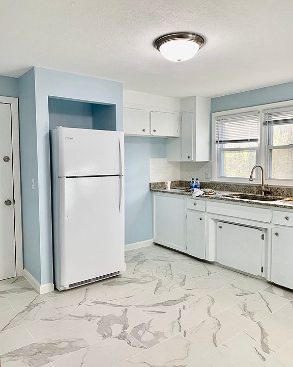 1st image of 25 Walker Avenue Ext APT 3
