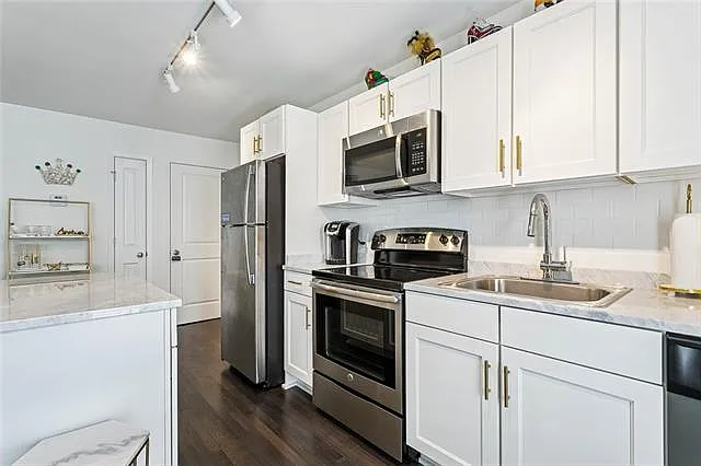 2833 Saint Charles Ave #27 — Photo 11