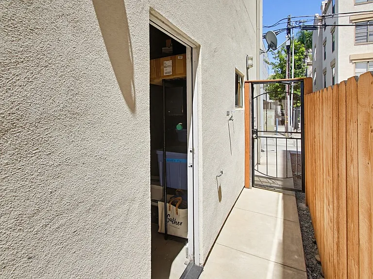 4081 1st Ave — Photo 35