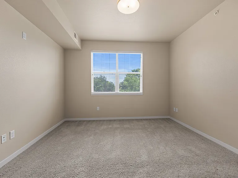 Kansas Apartments — Photo 23