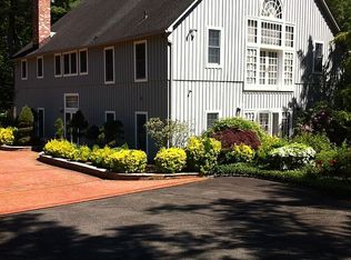 90 Store Hill Rd, Old Westbury, NY 11568