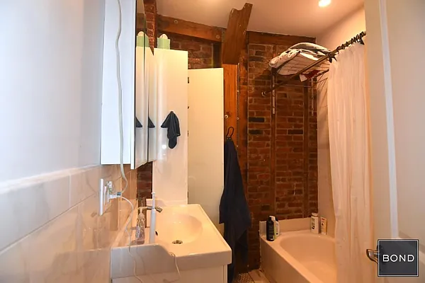 Rented by Bond New York | media 9