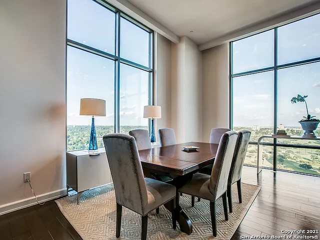 2 bed, 2.5 bath, 1995 sqft, $8,500 — Photo 2
