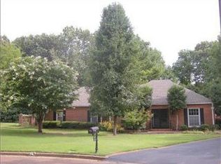 2585 Regents Walk Dr, Germantown, TN 38138