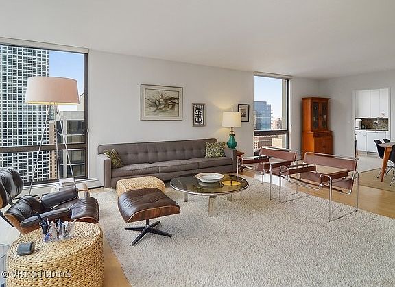 5th image of 100 E Bellevue Pl APT 27D