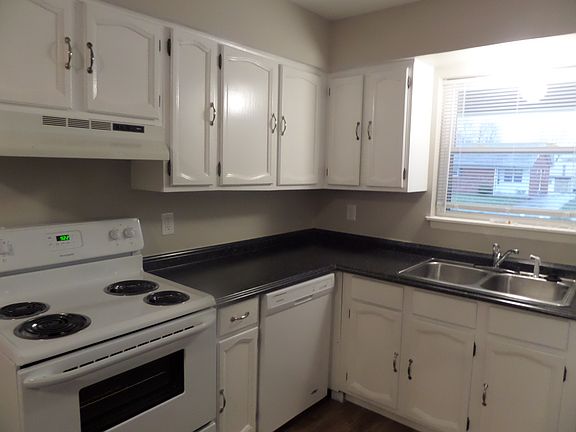 3rd image of 910 Bordallo Dr
