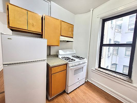 1st image of 319 E 108th St #3F