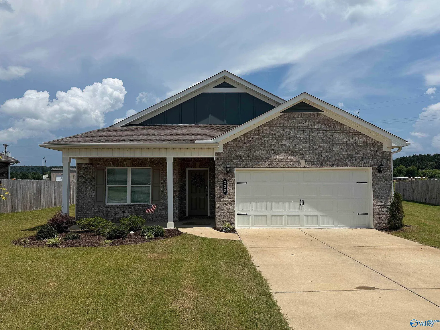 3 bed, 2.0 bath, 1701 sqft, $2,000 — Photo 1