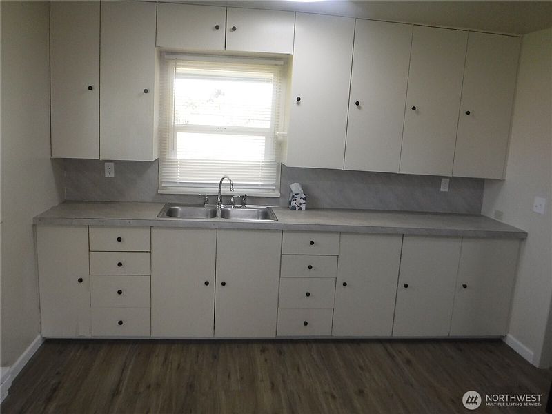 3rd image of 816 Polk Street