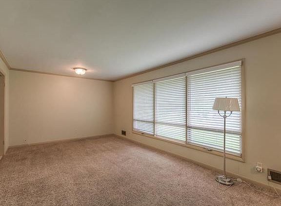 4th image of 800 E 117th Ter