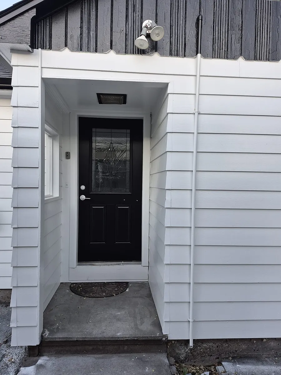 Covered entrance - 11670 SW 7th St