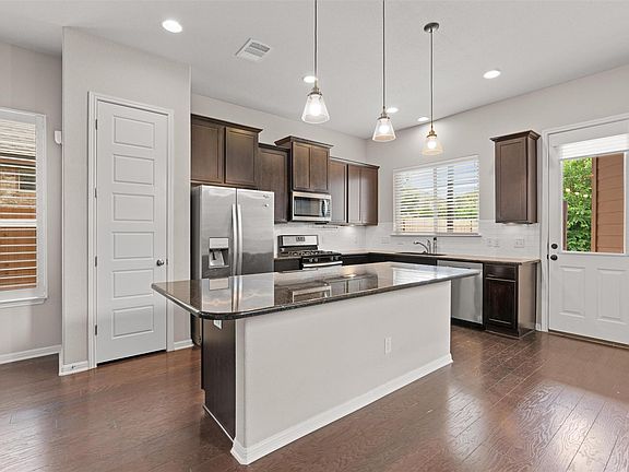 3rd image of 1008 Clearwing Cir