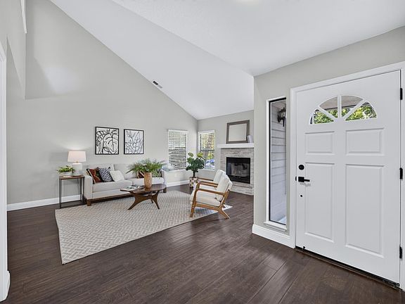 3rd image of 8868 Minnie Cir