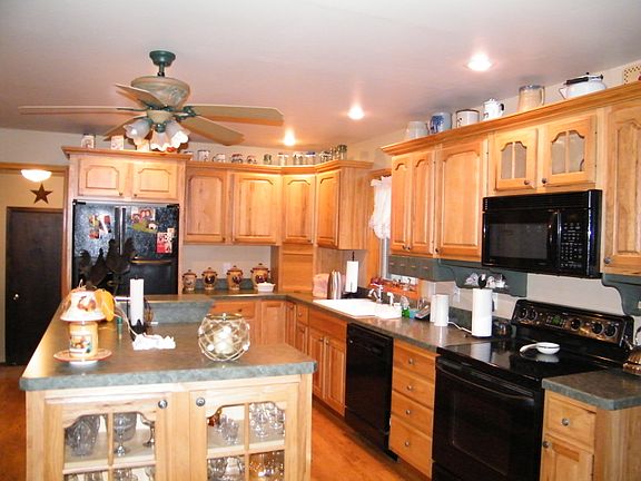 4th image of 10 Tompkins Ct