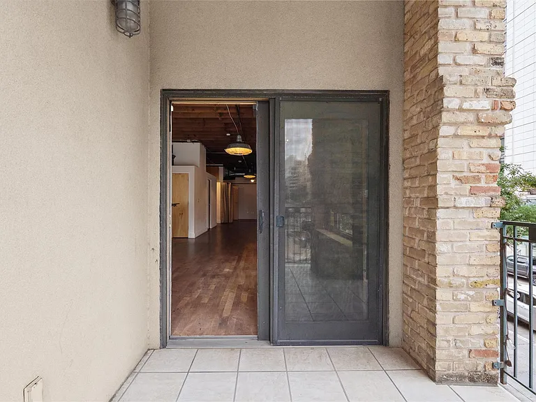 411 Brazos St #224 — Photo 17