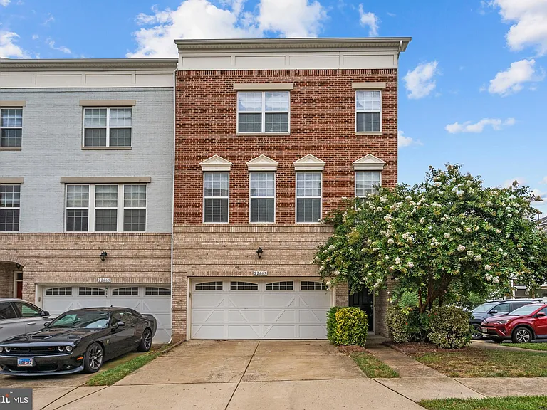 22667 Flowing Spring Sq — Photo 1