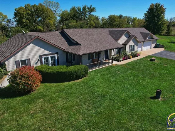 15700 Rock Island Rd, Mayetta, KS 66509