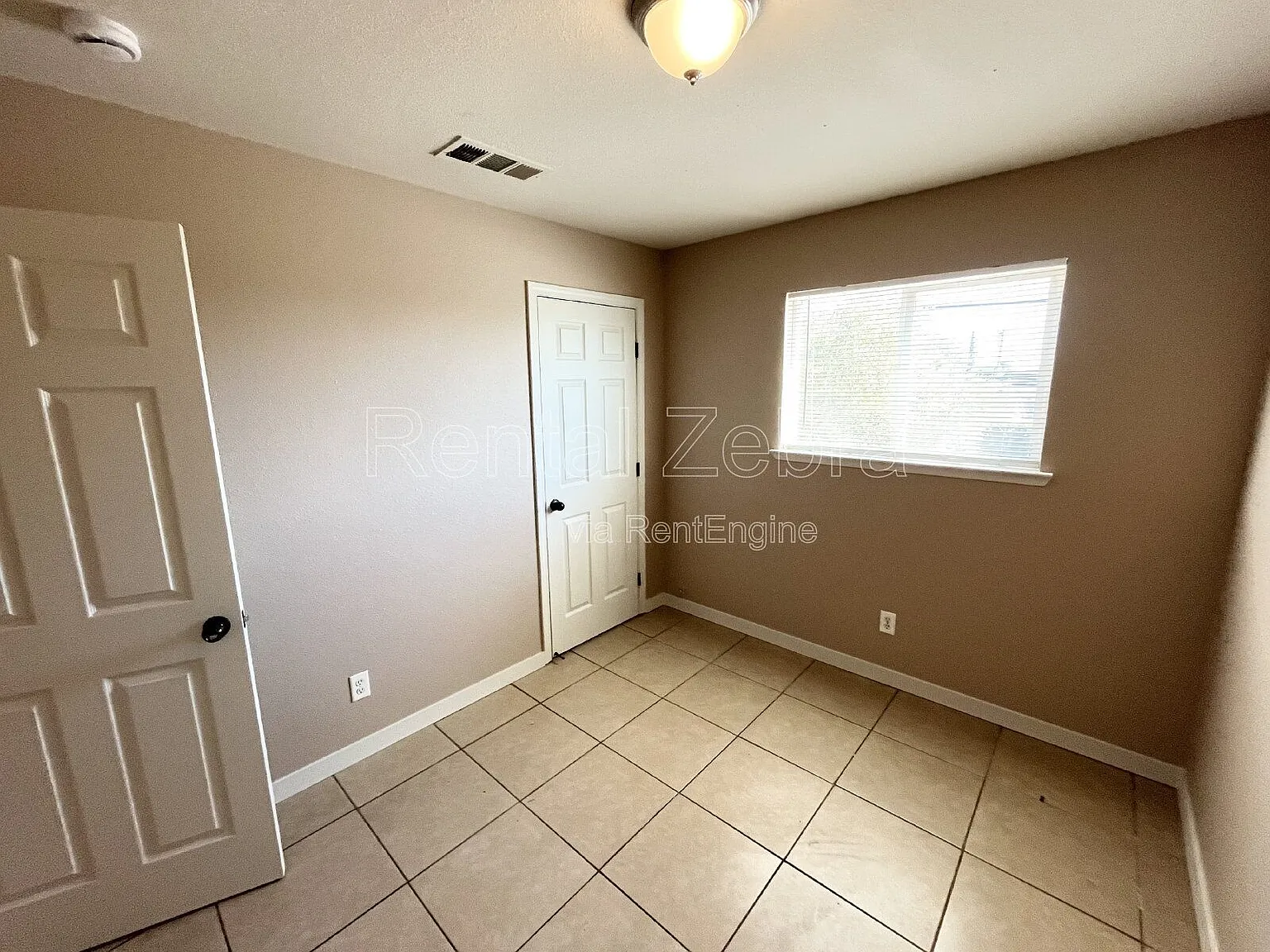 3 bed, 2.0 bath, $1,300 — Photo 4