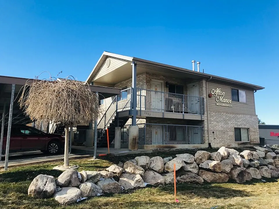 Beautifully updated apartment near WSU and McKay Dee.