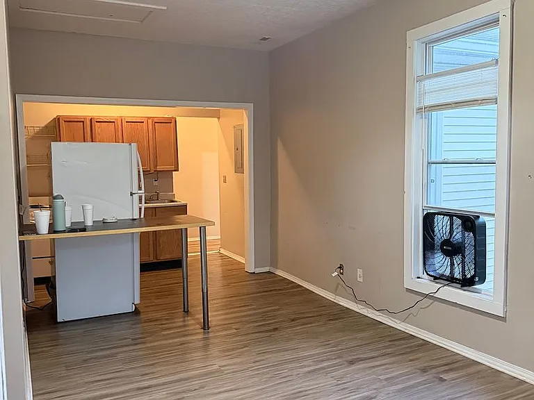1031 Hartford St — Photo 48