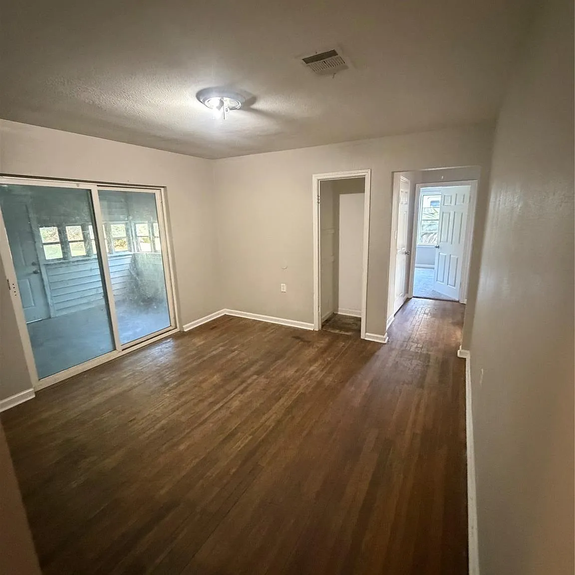 3 bed, 1.0 bath, 1360 sqft, $1,650 — Photo 3