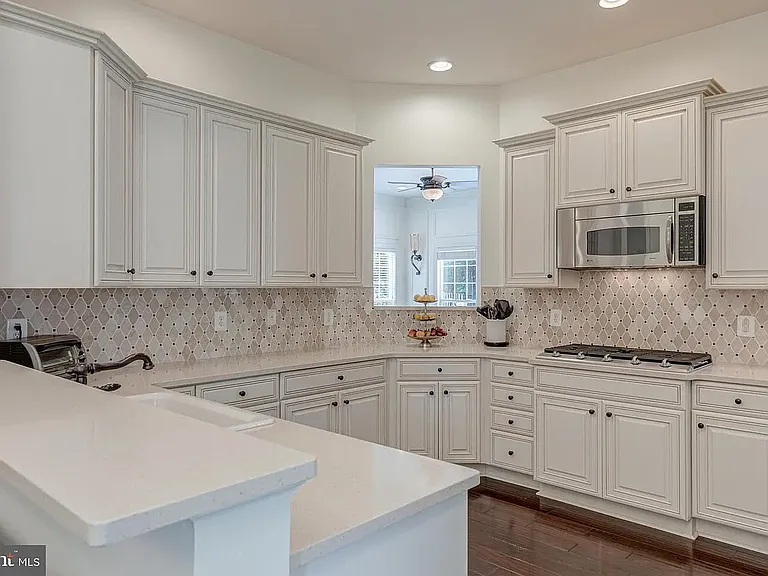 5964 Manorview Way — Photo 7