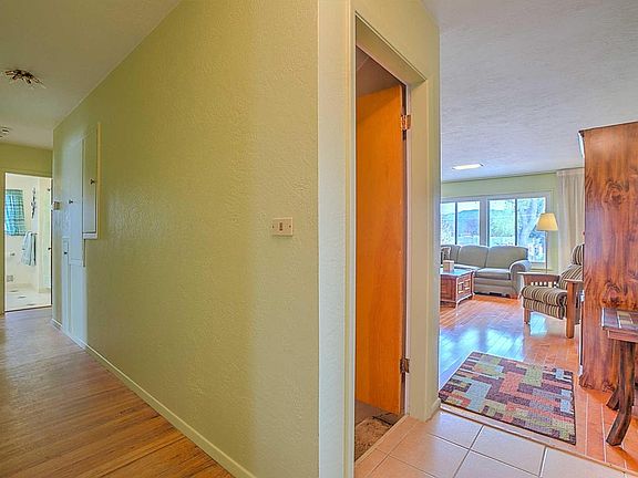 3rd image of 4931 Kathryn Cir SE