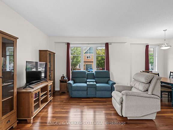 5th image of 268 Horseshoe Cres
