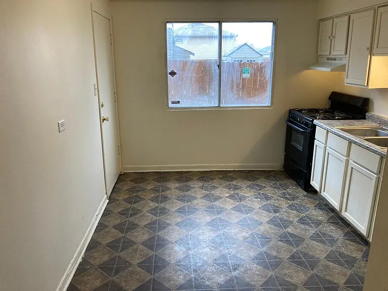12417 S Winchester Ave #1 — Photo 7