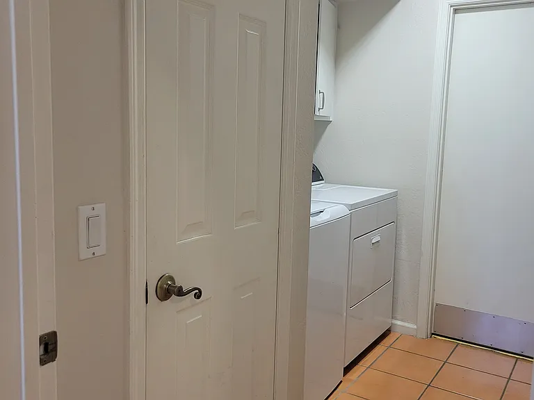 1642 E Carmen St — Photo 36