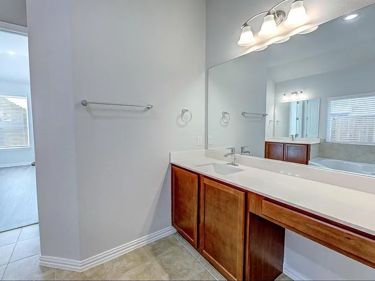 1012 Rosebay Dr — Photo 21