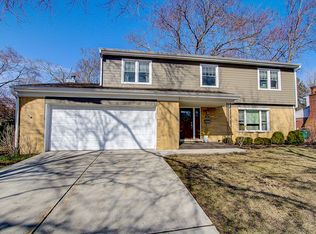 640 Lombardy Ln, Deerfield, IL 60015
