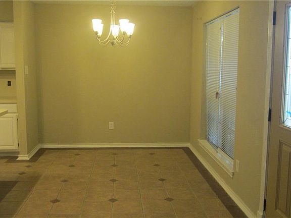5th image of 1820 Carrington Dr
