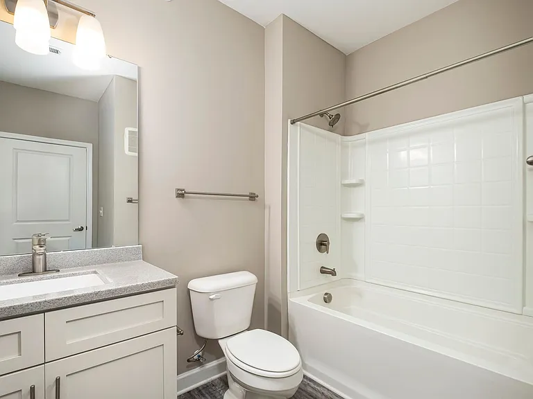Richmond Place Luxury Apartments — Photo 42