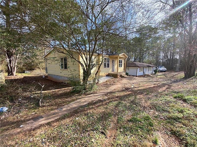 2nd image of 3865 Redan Rd