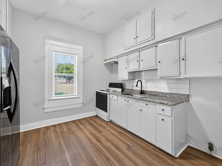 419 N Grand Ave #A — Photo 9