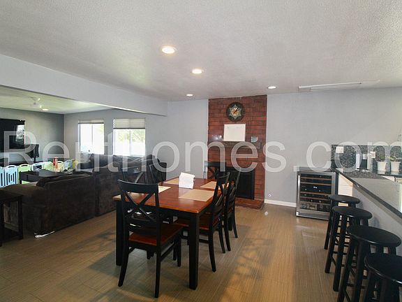 5th image of 3652 Arlington St