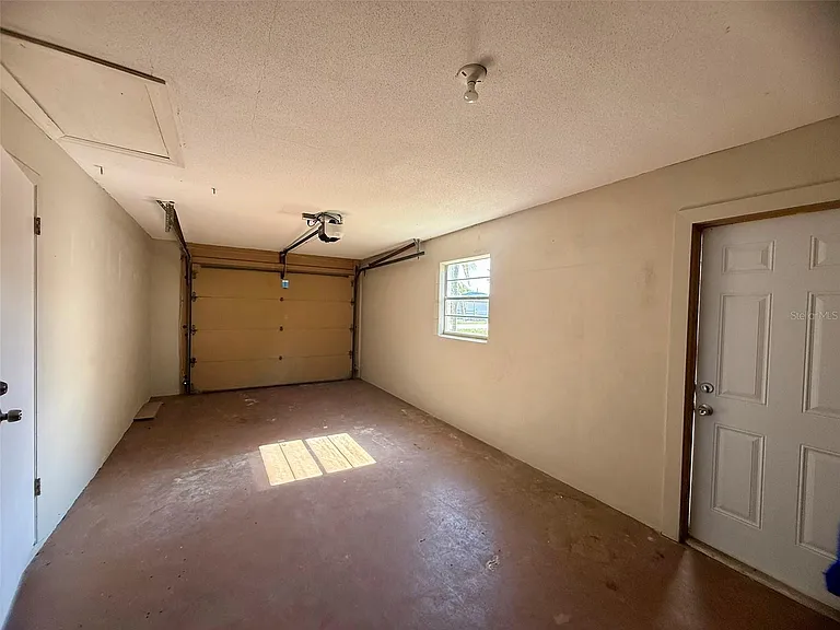 131 Sparrow Ave — Photo 24
